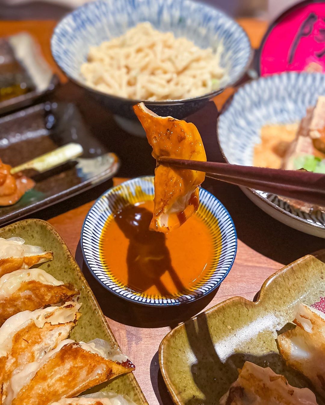 台北 呼叫餃子控 皮薄餡飽滿 主打只有0 5mm厚度的 阿郎薄皮餃子台式小酒館 吃一次就回不去了 Yummyday美味日子